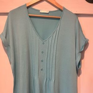 Aqua 1X 89th & Madison top with button detailing and cuffed sleeves